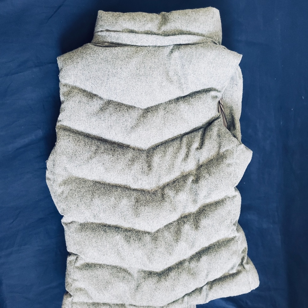 GAP Gray Vest - Picture 5 of 6